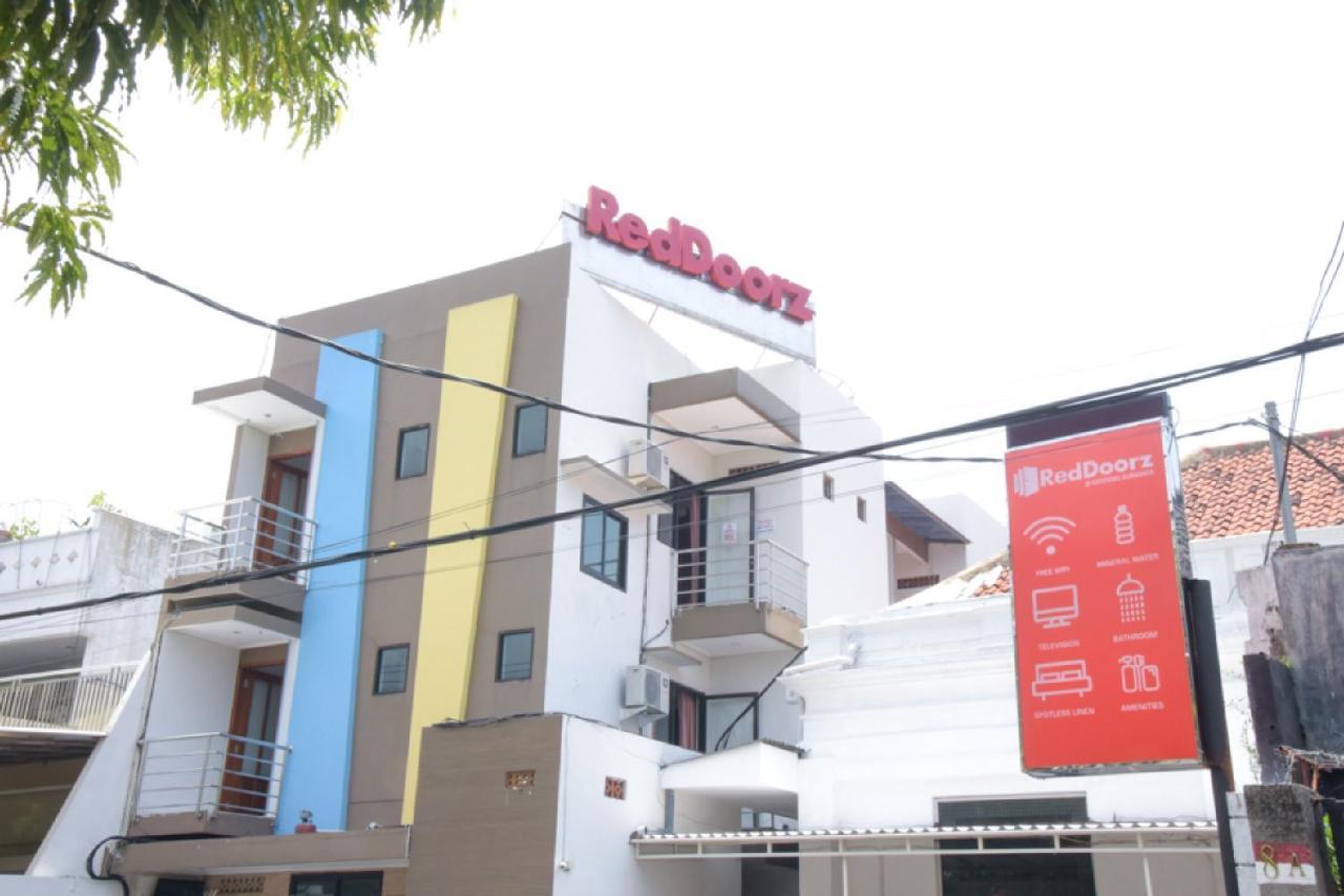 Reddoorz @ Genteng Surabaya Eksteriør bilde