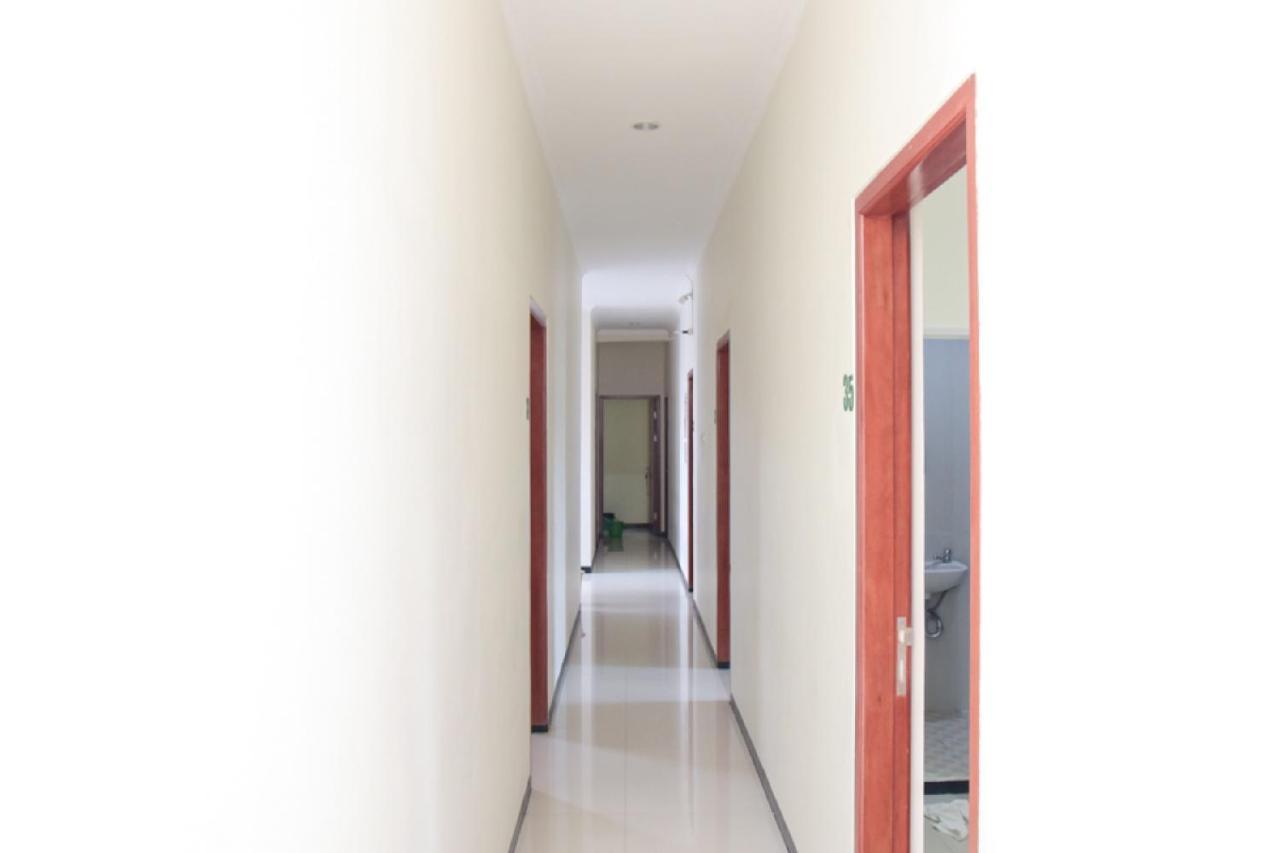Reddoorz @ Genteng Surabaya Eksteriør bilde