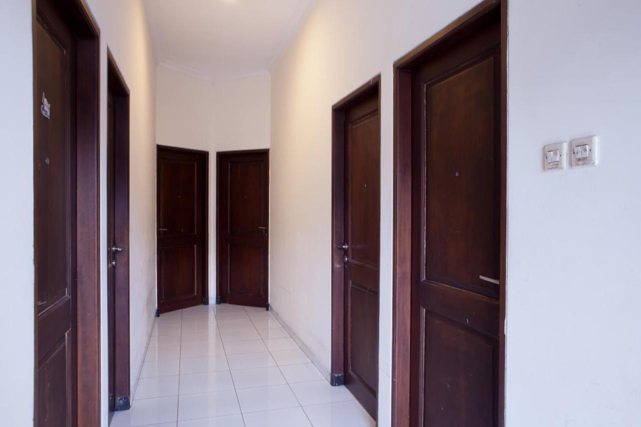 Reddoorz @ Genteng Surabaya Eksteriør bilde