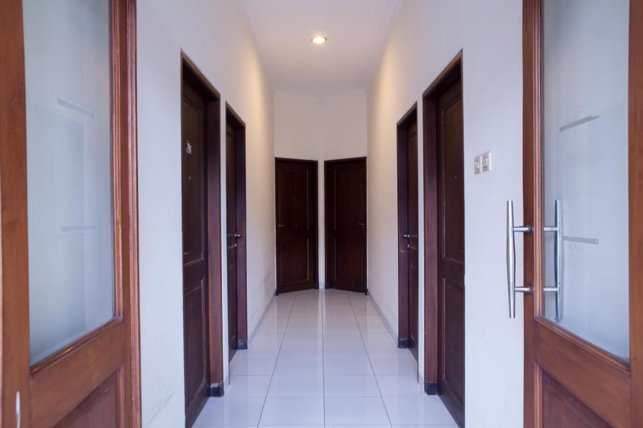 Reddoorz @ Genteng Surabaya Eksteriør bilde