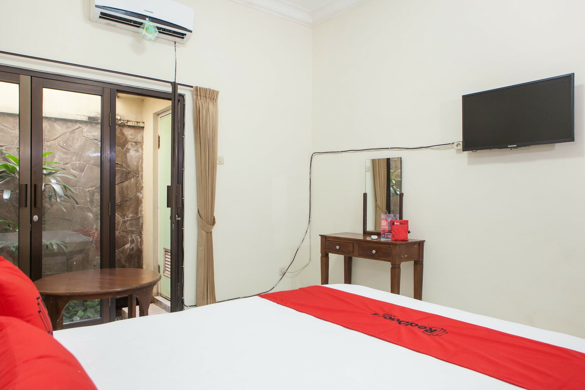 Reddoorz @ Genteng Surabaya Eksteriør bilde
