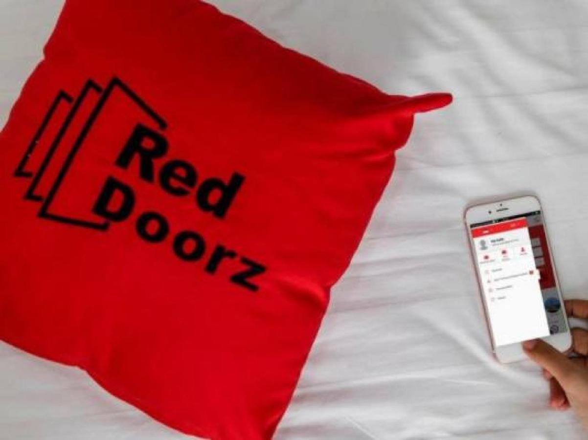 Reddoorz @ Genteng Surabaya Eksteriør bilde