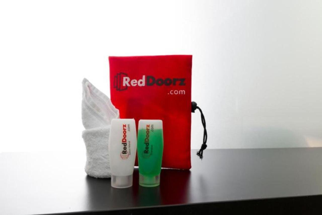 Reddoorz @ Genteng Surabaya Eksteriør bilde